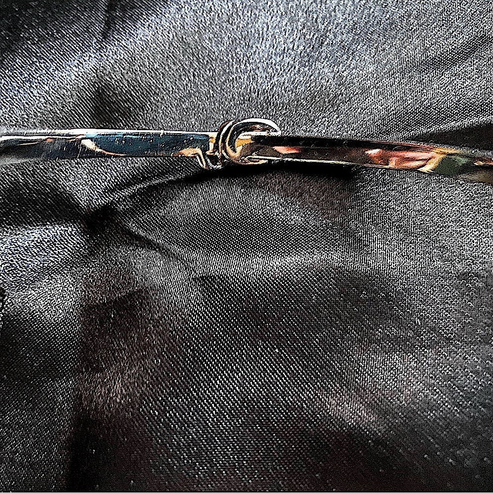 ✨Givenchy - Crystal Pavé Knot Bangle Bracelet✨
NWOT/NO ORIGINAL BOX - Picture 12 of 16